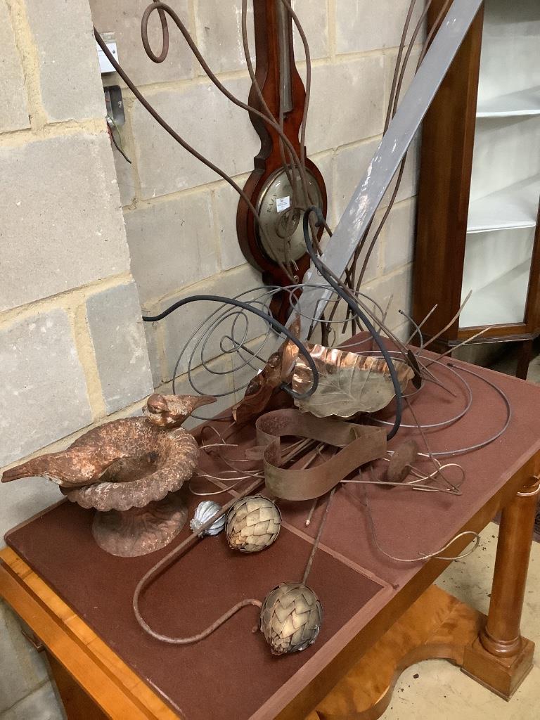 A quantity of assorted garden items